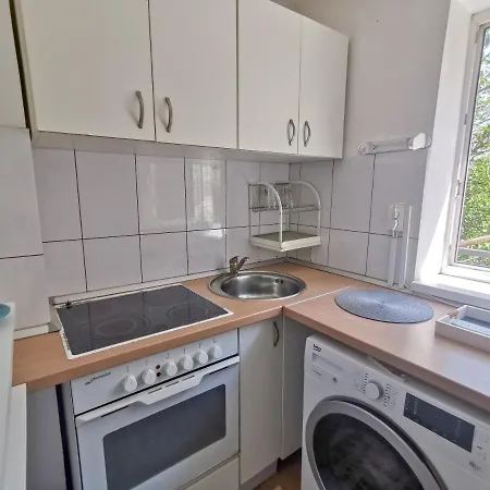 Apartment Charming Modern Apartment, Minutes From Downtown
